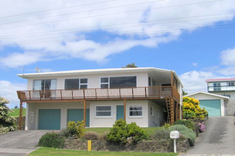 Photo of property in 208 Seaforth Road, Waihi Beach, 3611