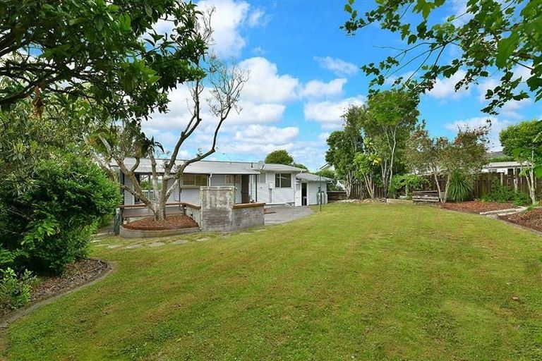 Photo of property in 24 Albatross Road, Red Beach, 0932