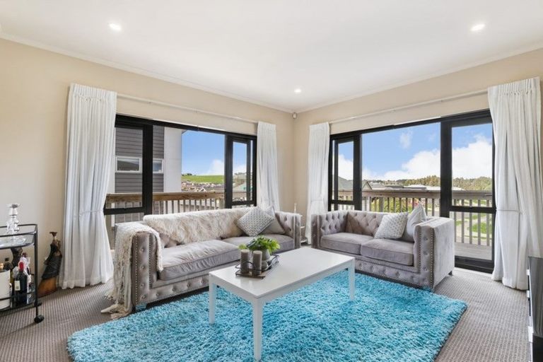 Photo of property in 2 Ellivani Rise, Pukekohe, 2120