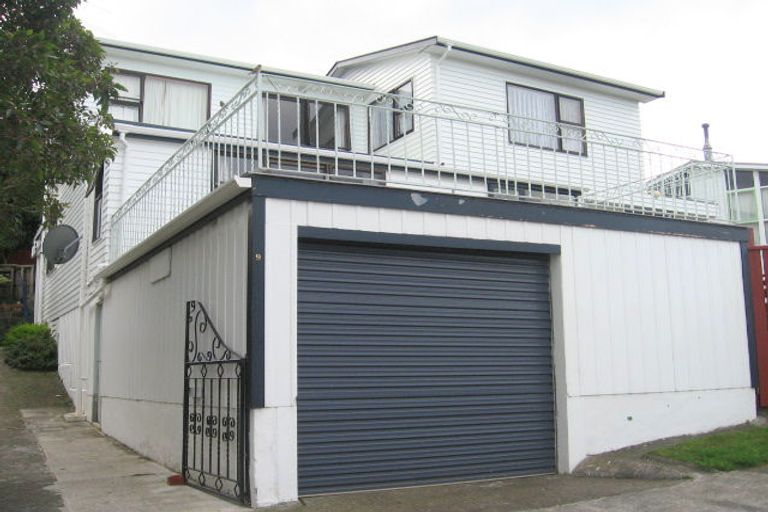 Photo of property in 11 Akaroa Drive, Maupuia, Wellington, 6022