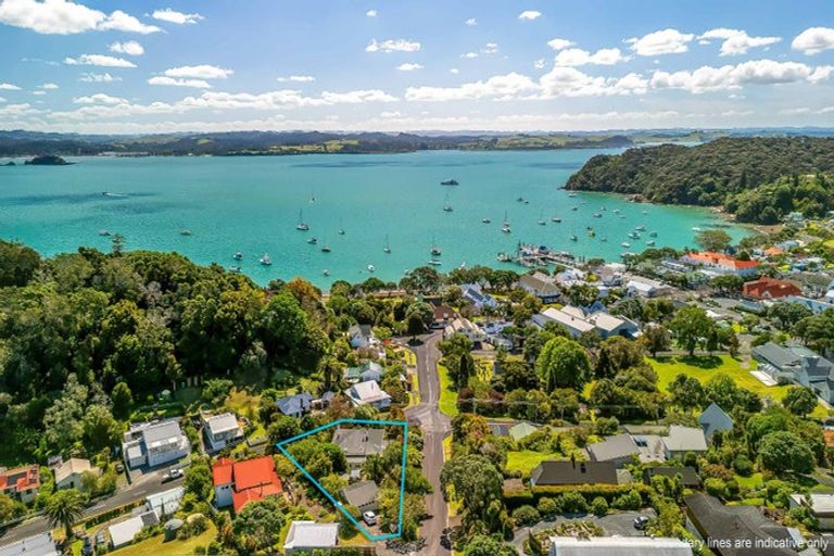 Photo of property in 9 Robertson Street, Russell, 0202