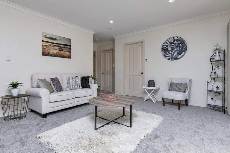 Photo of property in 21a Hatherlow Street, Glenfield, Auckland, 0629