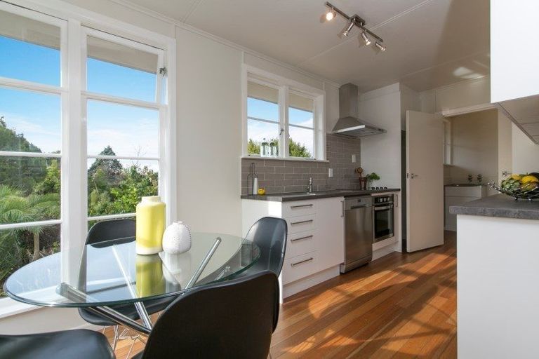 Photo of property in 15 Westall Road, New Lynn, Auckland, 0600