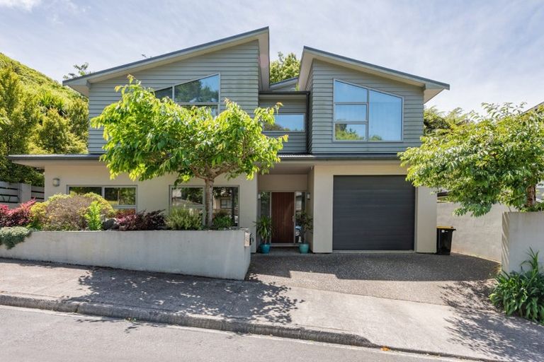 Photo of property in 16 Westwood Road, Tawa, Wellington, 5028