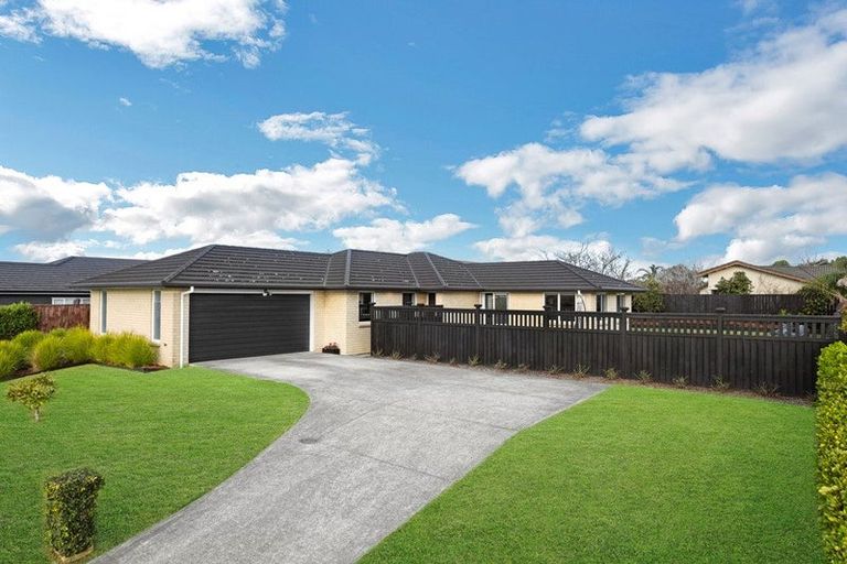 Photo of property in 15 Malbec Place, Huapai, Kumeu, 0810