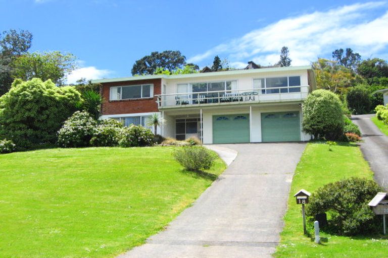 Photo of property in 18 Zita Avenue, Matakatia, Whangaparaoa, 0930