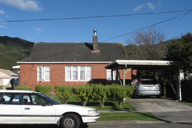 Photo of property in 37 Benge Crescent, Naenae, Lower Hutt, 5011