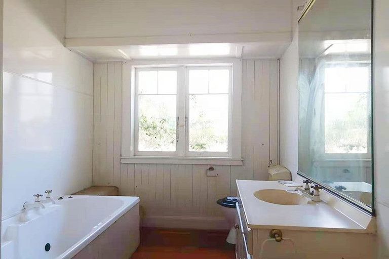 Photo of property in 55 Margan Avenue, New Lynn, Auckland, 0600