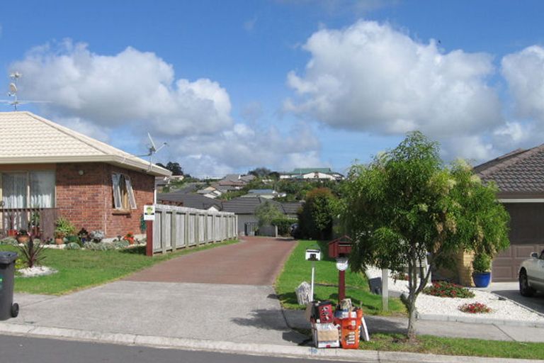 Photo of property in 9 Arlose Place, Westgate, Auckland, 0614