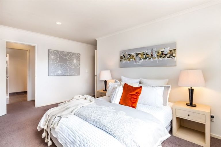 Photo of property in 15 Condor Place, Unsworth Heights, Auckland, 0632