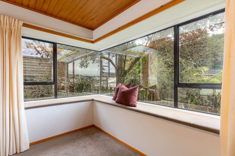 Photo of property in 15 Duval Grove, Tawa, Wellington, 5028