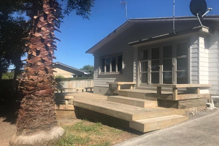 Photo of property in 1a Truscott Place, West Harbour, Auckland, 0618