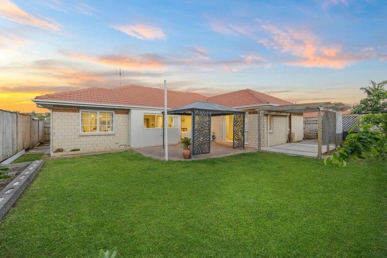 Photo of property in 8 William Woods Court, Flat Bush, Auckland, 2016