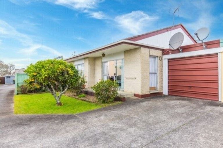 Photo of property in 2/50 Kenderdine Road, Papatoetoe, Auckland, 2025