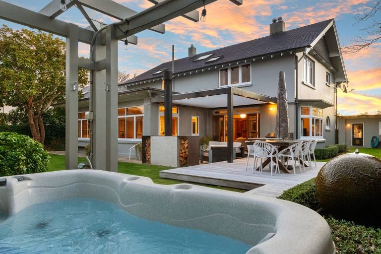 Photo of property in 152 Clyde Road, Burnside, Christchurch, 8053