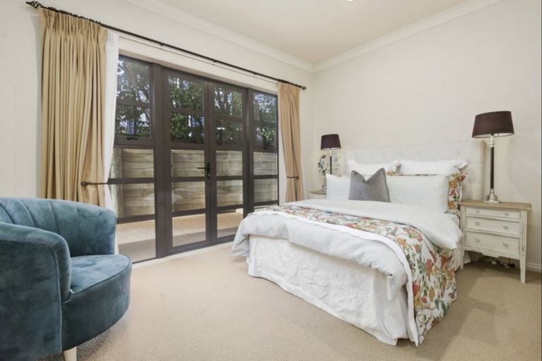 Photo of property in 33 Point View Drive, East Tamaki Heights, Auckland, 2016