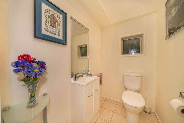 Photo of property in 76 Heretaunga Square, Silverstream, Upper Hutt, 5019