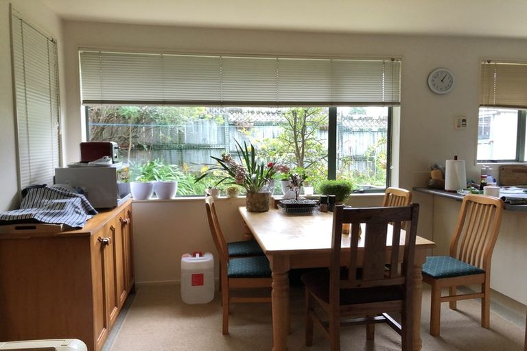 Photo of property in 10 Copplestone Place, New Lynn, Auckland, 0600