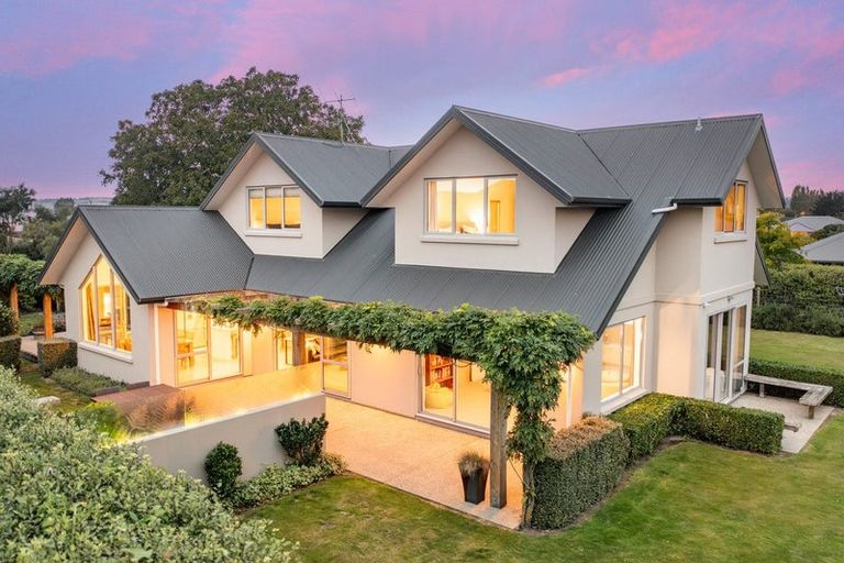 Photo of property in 2 Railway Lane, Outram, 9019