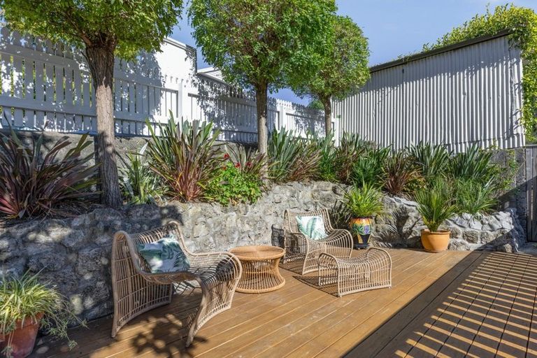 Photo of property in 20 Enfield Road, Hospital Hill, Napier, 4110