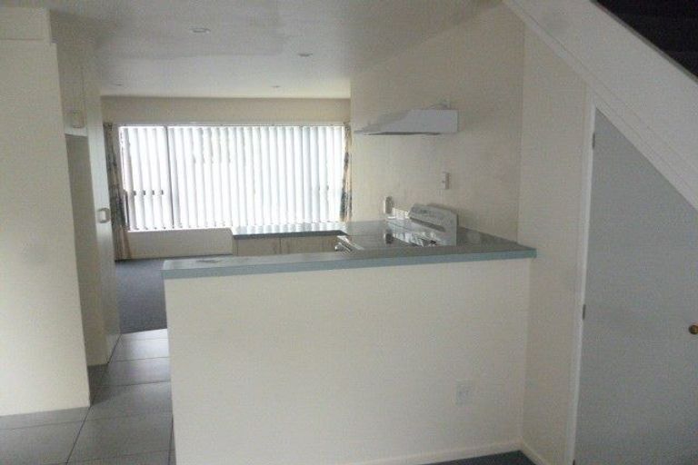 Photo of property in 8 Kingsclere Place, Goodwood Heights, Auckland, 2105