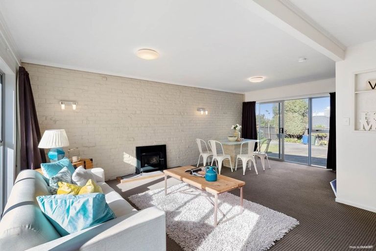 Photo of property in 1/1a Margaret Place, Milford, Auckland, 0620