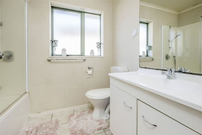 Photo of property in 4 Stellata Court, Randwick Park, Auckland, 2105