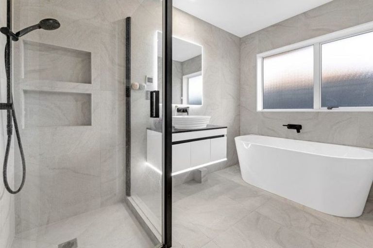 Photo of property in 46 Kilimanjaro Drive, Northpark, Auckland, 2013