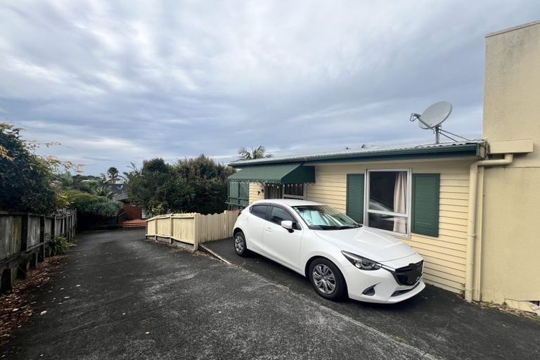 Photo of property in 1/207 East Coast Road, Castor Bay, Auckland, 0620