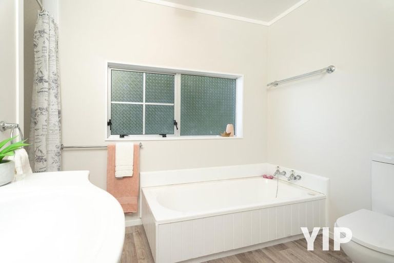 Photo of property in 35 Old Coach Road, Johnsonville, Wellington, 6037