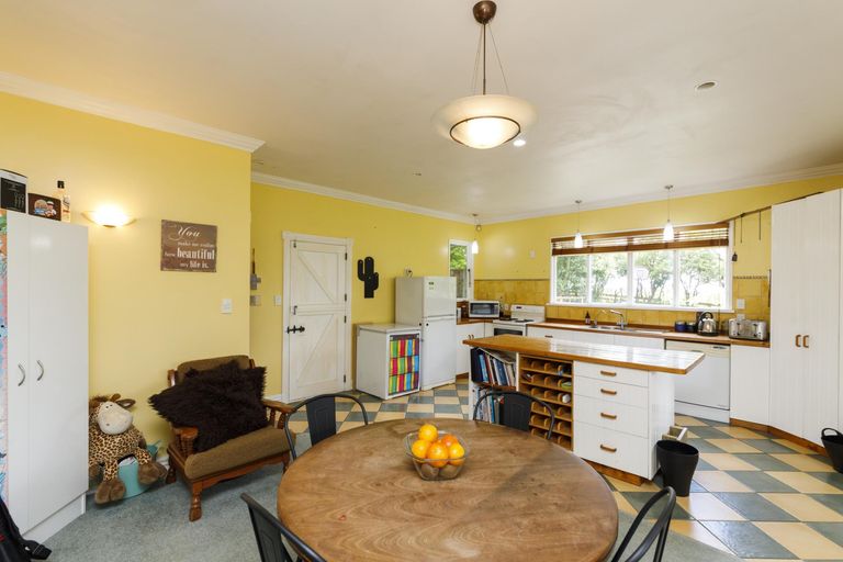 Photo of property in 68 Harts Road, Turitea, Palmerston North, 4472