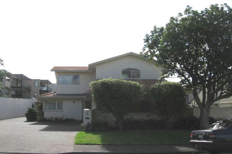 Photo of property in 1/2 Frieston Road, Milford, Auckland, 0620