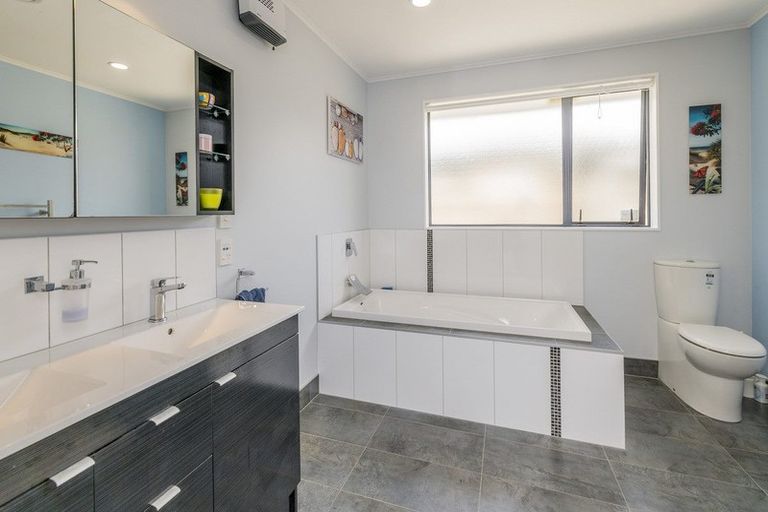 Photo of property in 26 Hadleigh Court, Paraparaumu, 5032