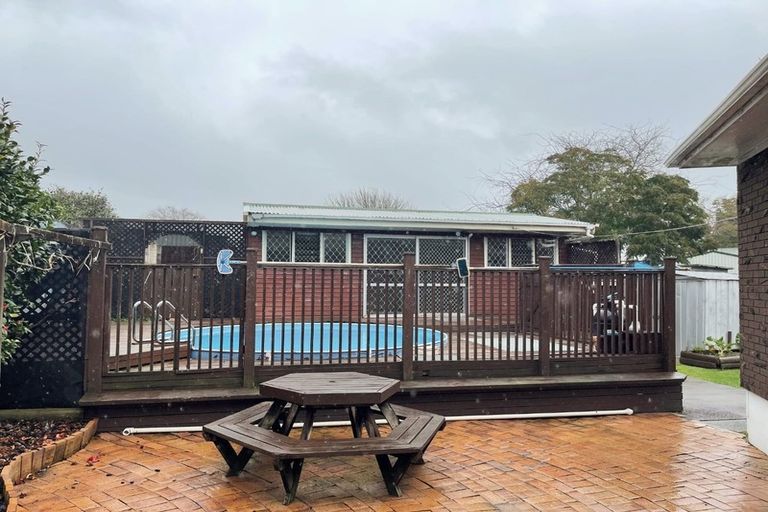 Photo of property in 2 Lendic Avenue, Henderson, Auckland, 0612