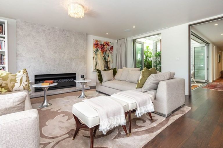 Photo of property in 48 Gladstone Road, Parnell, Auckland, 1052