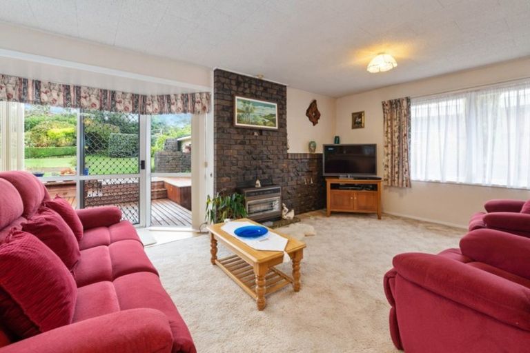 Photo of property in 15 Tawavale Street, Pukehangi, Rotorua, 3015