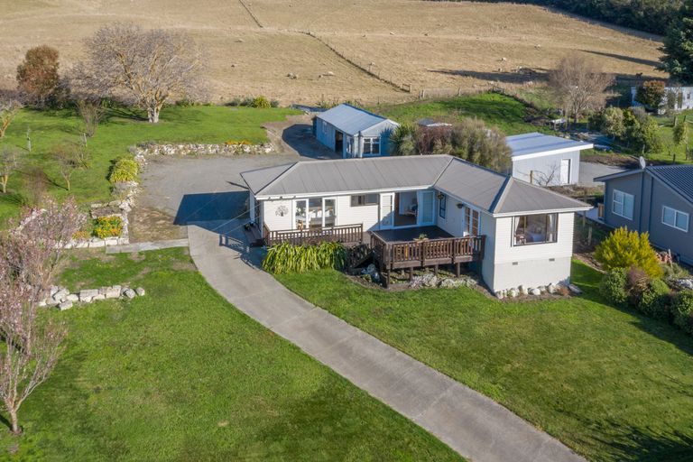 Photo of property in 19 Oxford Street, Waikari, 7420