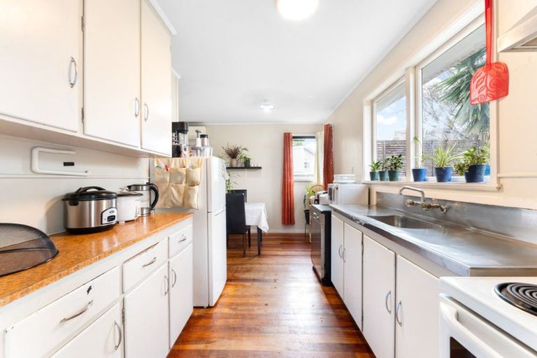 Photo of property in 90 Riverpark Crescent, Henderson, Auckland, 0610