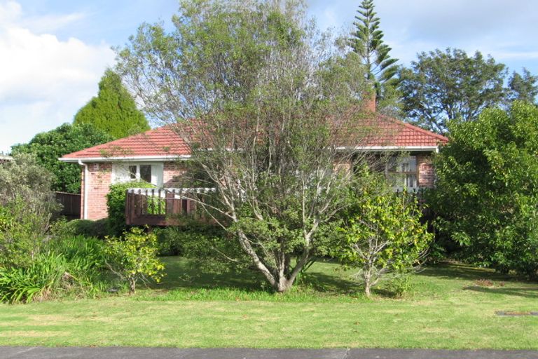 Photo of property in 35 Gill Avenue, Te Atatu Peninsula, Auckland, 0610