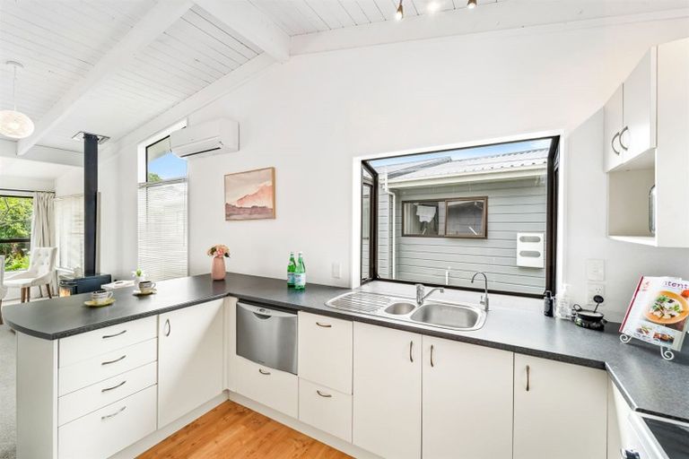 Photo of property in 112b Brightside Road, Stanmore Bay, Whangaparaoa, 0932