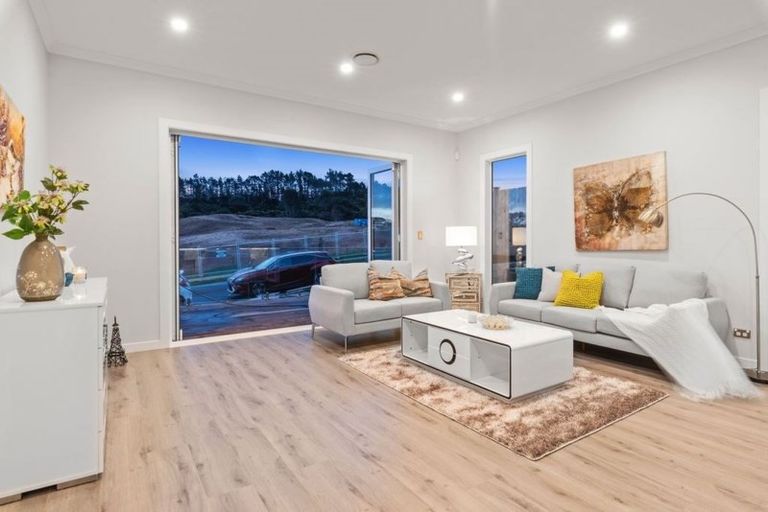 Photo of property in 36 Celestial Crescent, Orewa, 0931