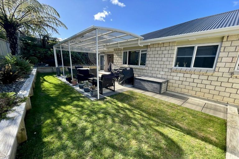 Photo of property in 23 James Nairn Grove, Riverstone Terraces, Upper Hutt, 5018