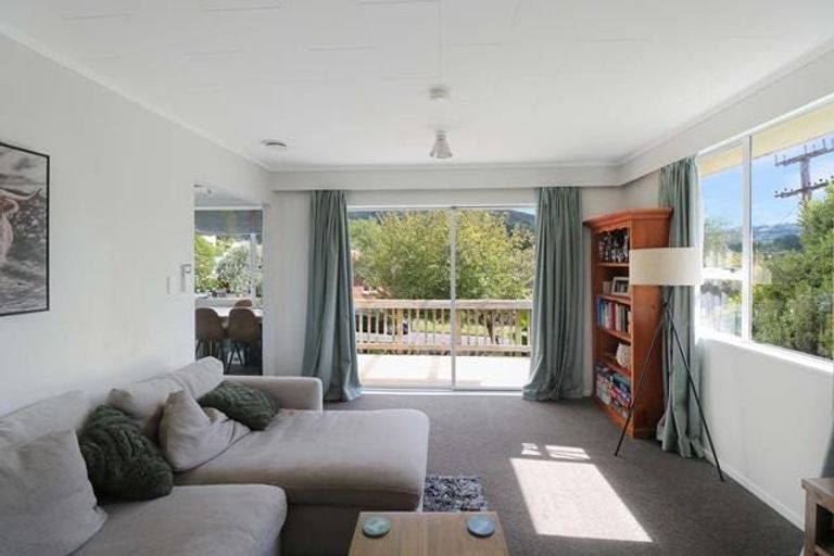 Photo of property in 1/11 Lowry Crescent, Stokes Valley, Lower Hutt, 5019