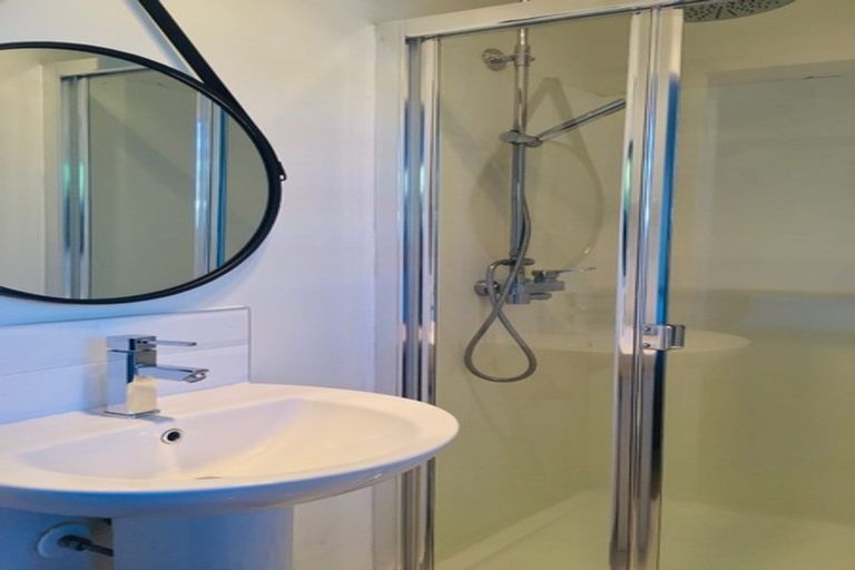 Photo of property in 2/152 Manuka Road, Bayview, Auckland, 0629