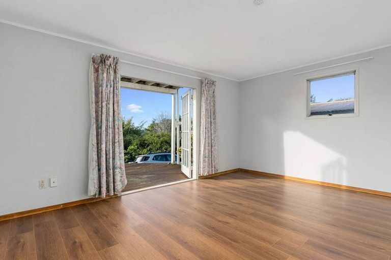 Photo of property in 100 John Downs Drive, Browns Bay, Auckland, 0630