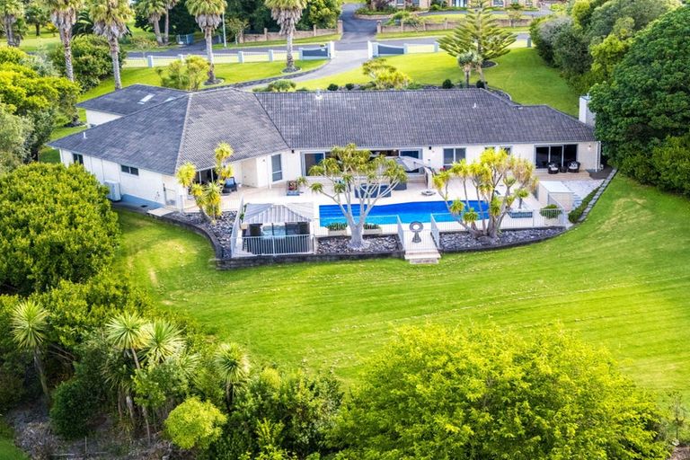 Photo of property in 7 Burgundy Park Avenue, Henderson, Auckland, 0612