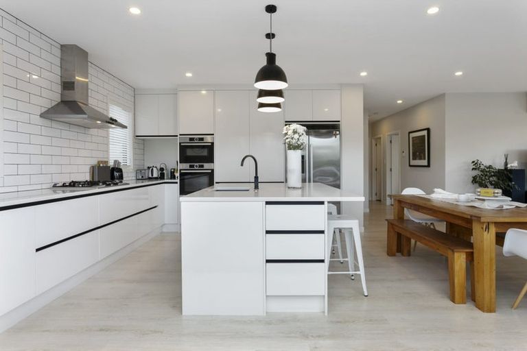 Photo of property in 7 Nerehana Place, Red Beach, 0932