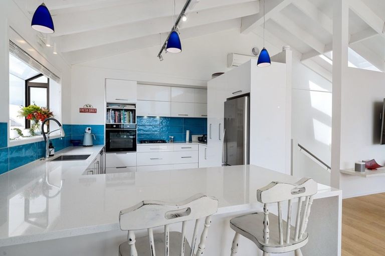 Photo of property in 106 Field Way, Waikanae Beach, Waikanae, 5036