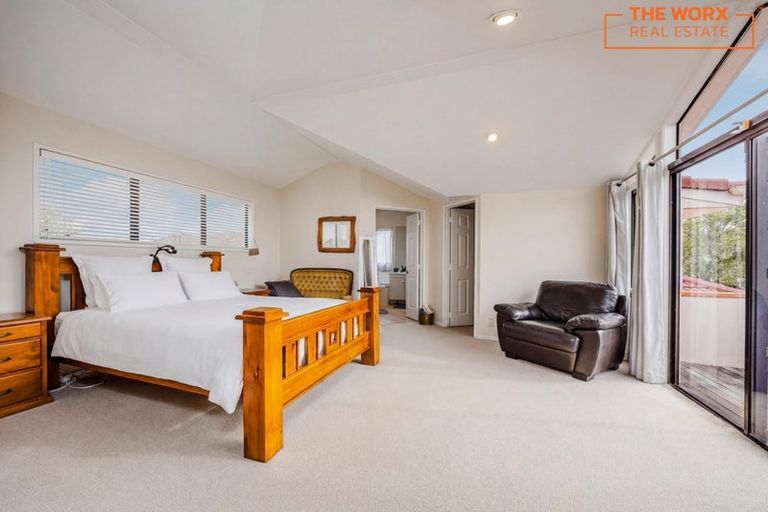 Photo of property in 22 Gillard Place, Eastern Beach, Auckland, 2012