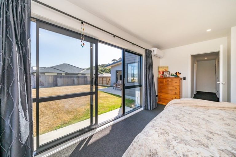 Photo of property in 100 Riverstone Drive, Riverstone Terraces, Upper Hutt, 5018